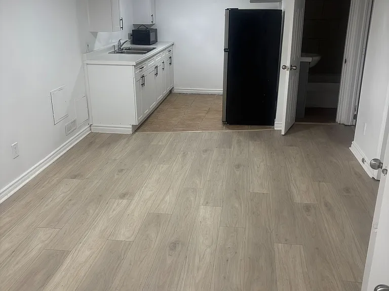 93 Park Rd S — Photo 2