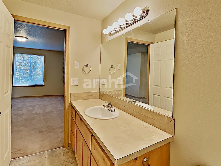2132 E 3rd St — Photo 11