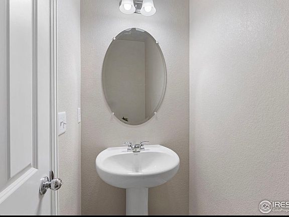 3rd image of 305 Shoveller Way