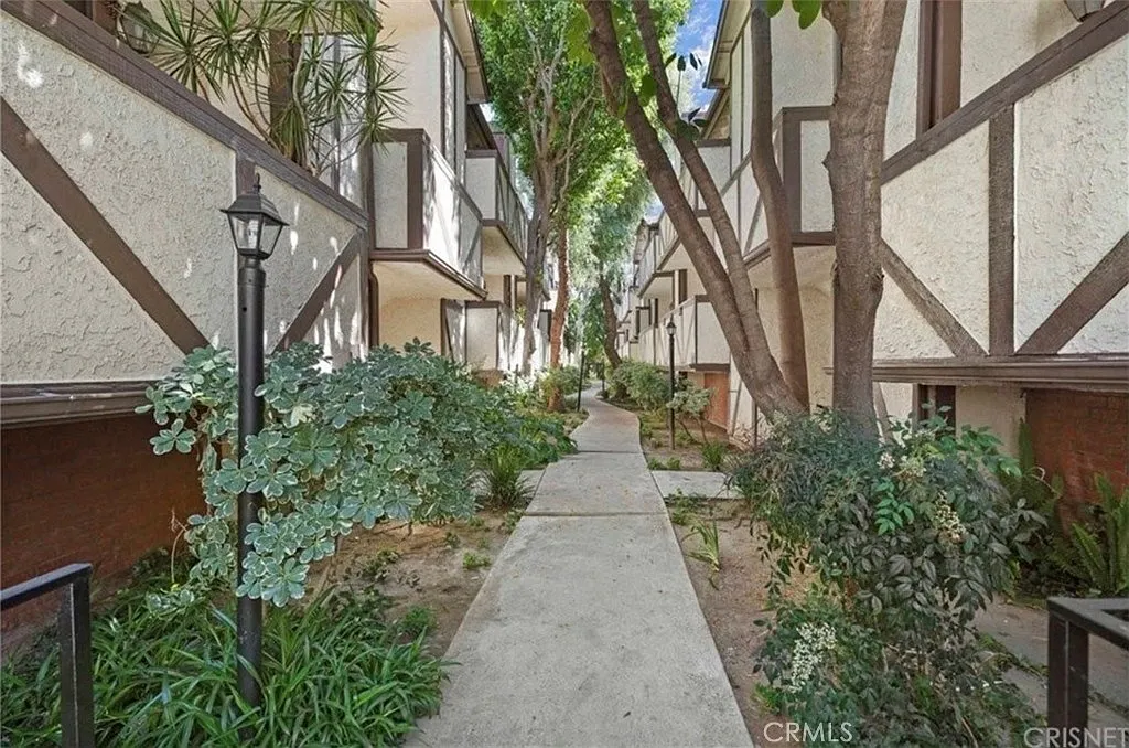 2 bed, 1025 sqft, $2,950 — Photo 1