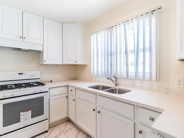 6341 Templeton St #F — Photo 8
