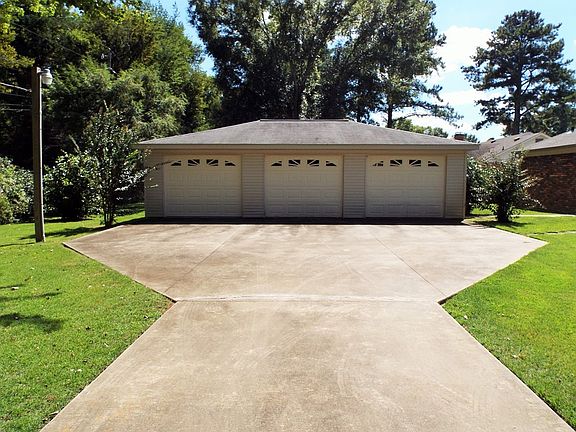 3rd image of 2180 Chickasaw Dr