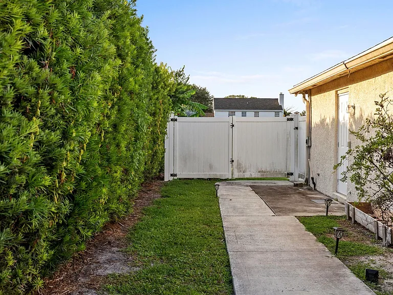141 NE Naranja Ave — Photo 3