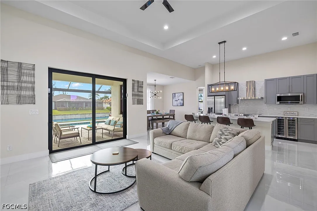 4 bed, 3.0 bath, 1918 sqft, $8,785 — Photo 3