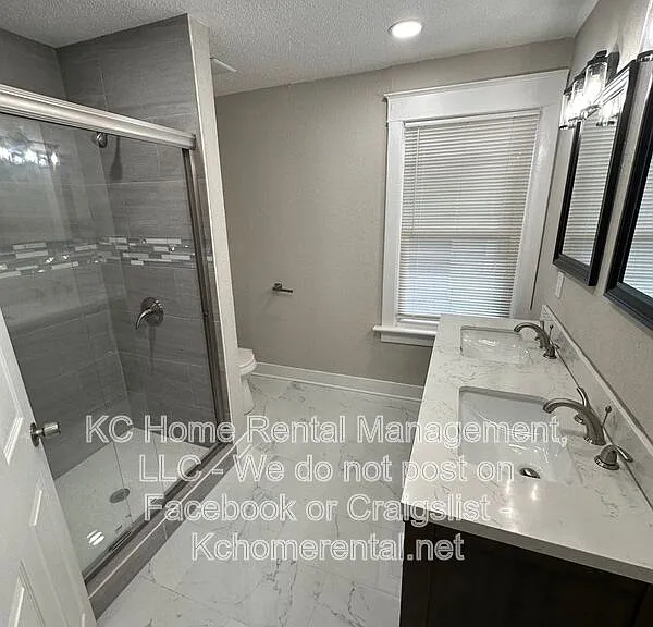3016 E 32nd St — Photo 36