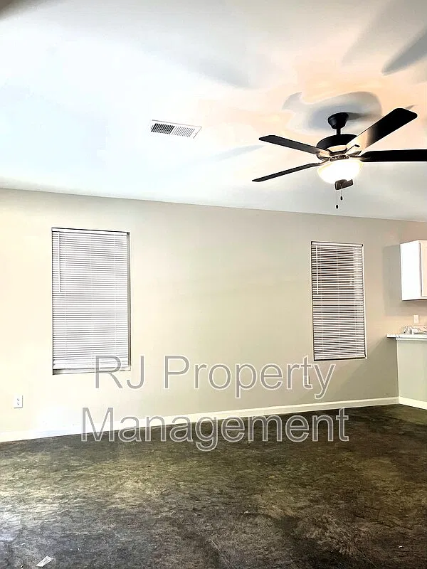 4 bed, 2.0 bath, 1200 sqft, $1,395 — Photo 4