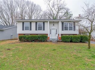 1119 Sportsman Dr, Jeffersonville, IN 47130