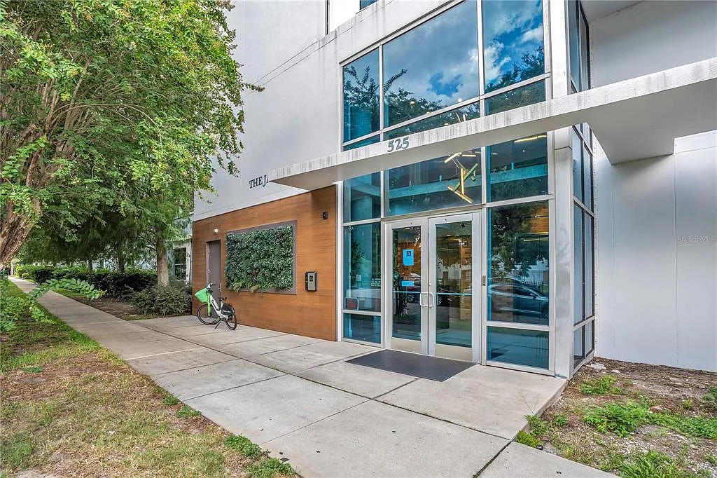 2 bed, 2.0 bath, 1537 sqft, $4,000 — Photo 2