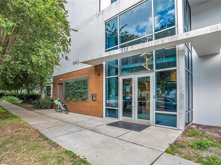 525 E Jackson St #P — Photo 2