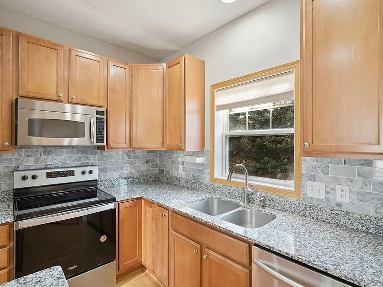 5009 Everest Ln N — Photo 31