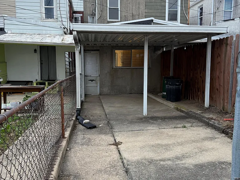 541 Perry St — Photo 19