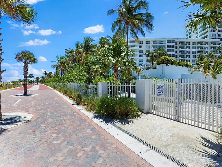 5151 Collins Ave #1722 — Photo 13