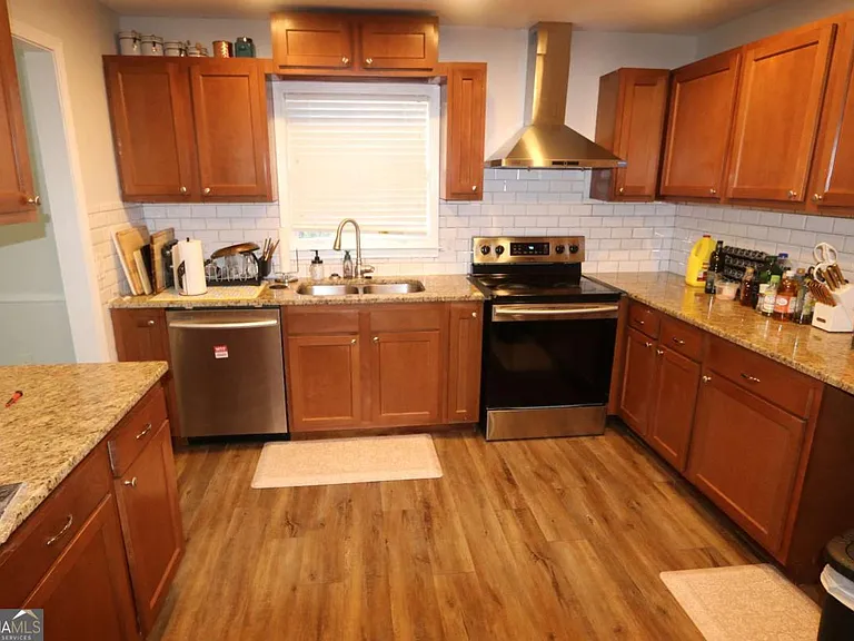 1302 Stephens St SW — Photo 2