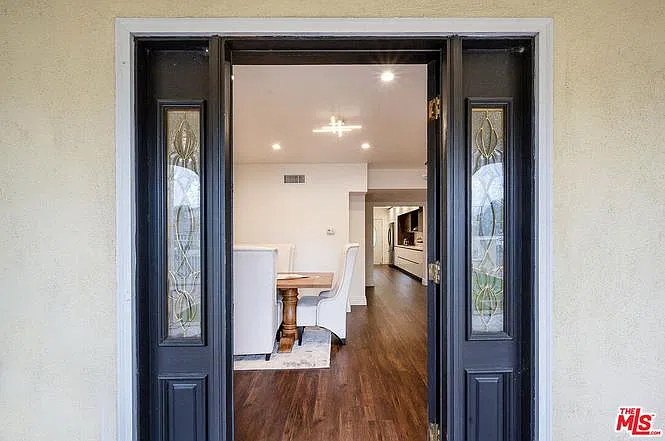 4 bed, 3428 sqft, $4,300 — Photo 3