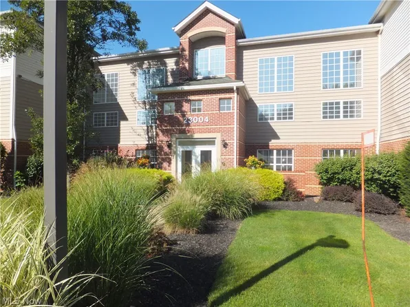 23004 Chandlers Ln APT 114, Olmsted Falls, OH 44138