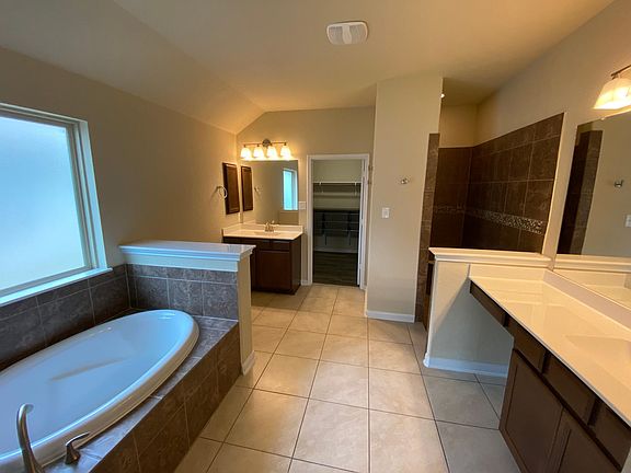 5th image of 126 Escondido