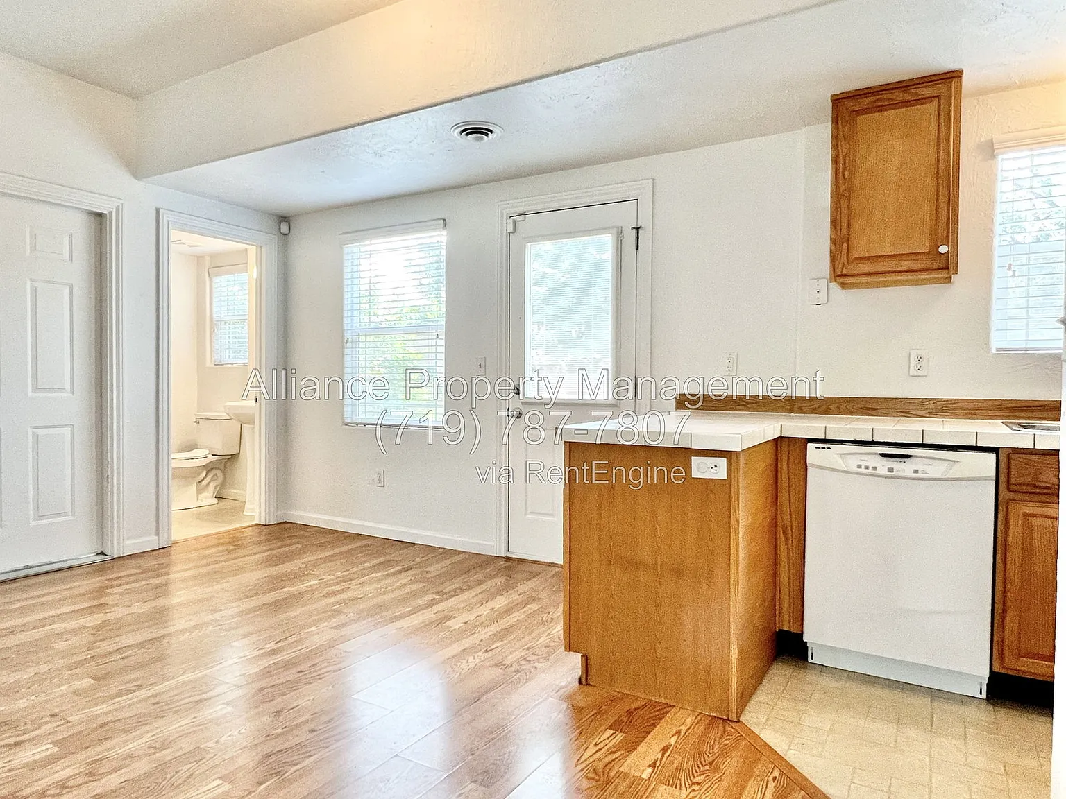 3 bed, 2.5 bath, 1300 sqft, $1,995 — Photo 4