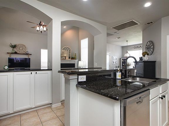 2nd image of 1466 Royal Oaks Dr