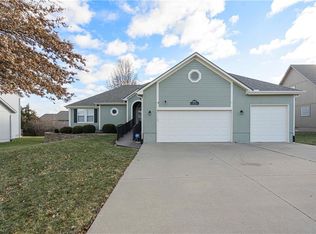 4447 SW Creekview Dr, Lees Summit, MO 64082