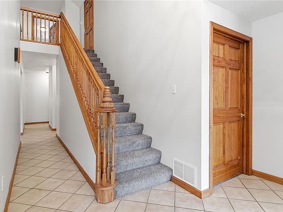 5th image of 135 Lakefront Dr