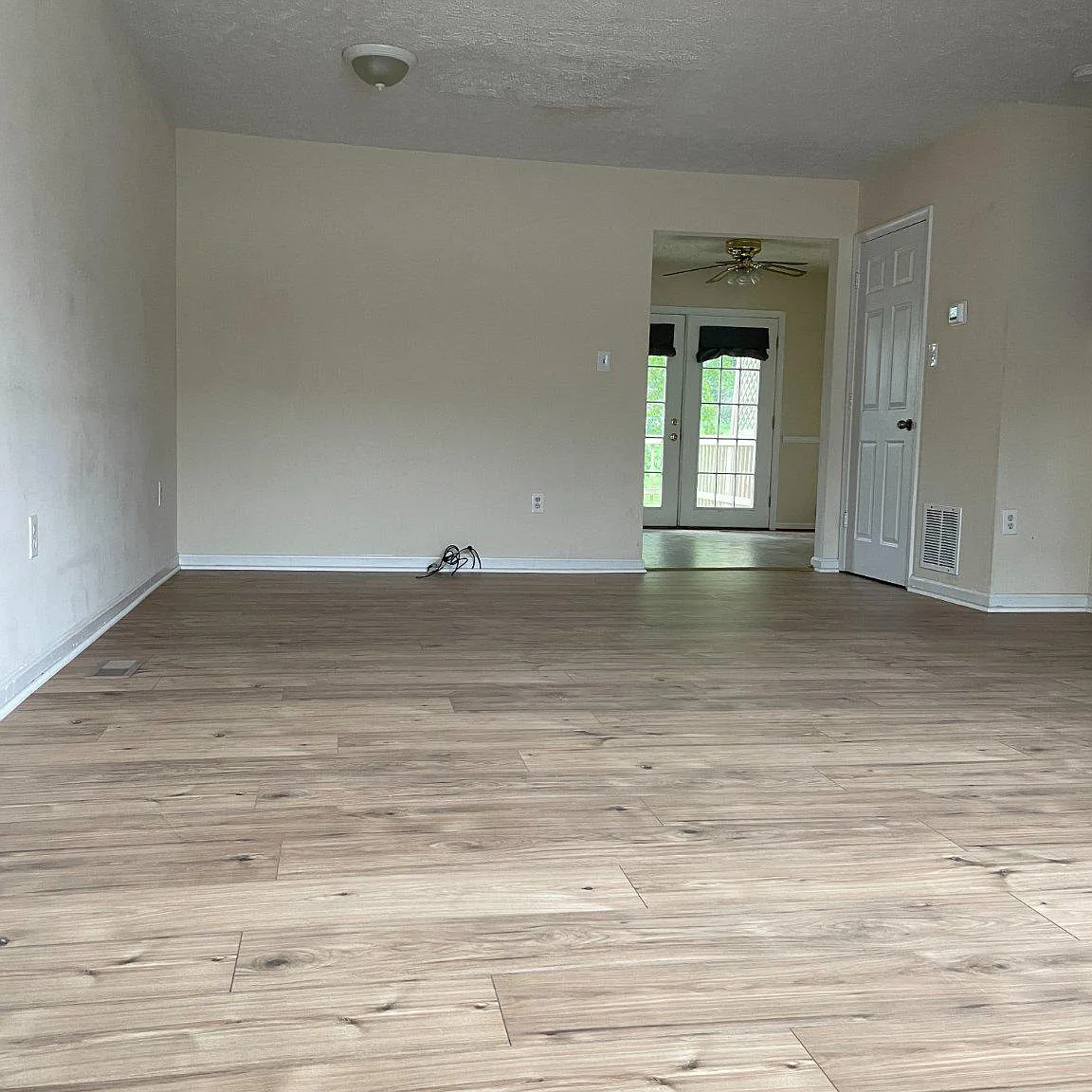 4 bed, 3.5 bath, 1886 sqft, $2,600 — Photo 3