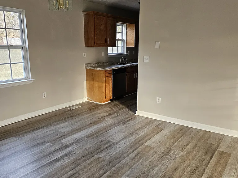 972 Crosby Ln — Photo 9
