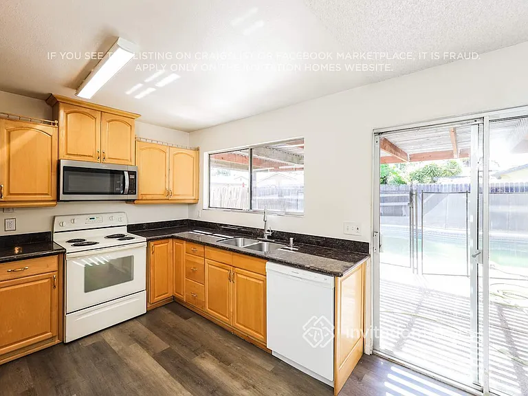 106 Brockton Ct — Photo 6