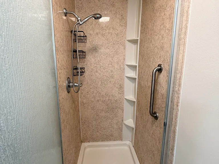 22221 Hartland St #HOUSE — Photo 6