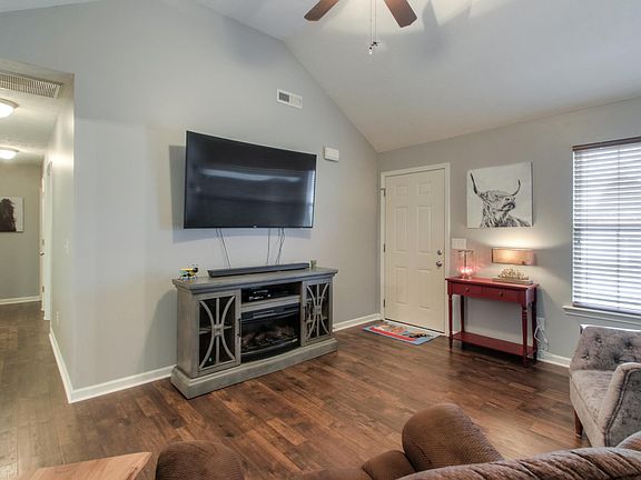 4th image of 100 Briar Patch Dr