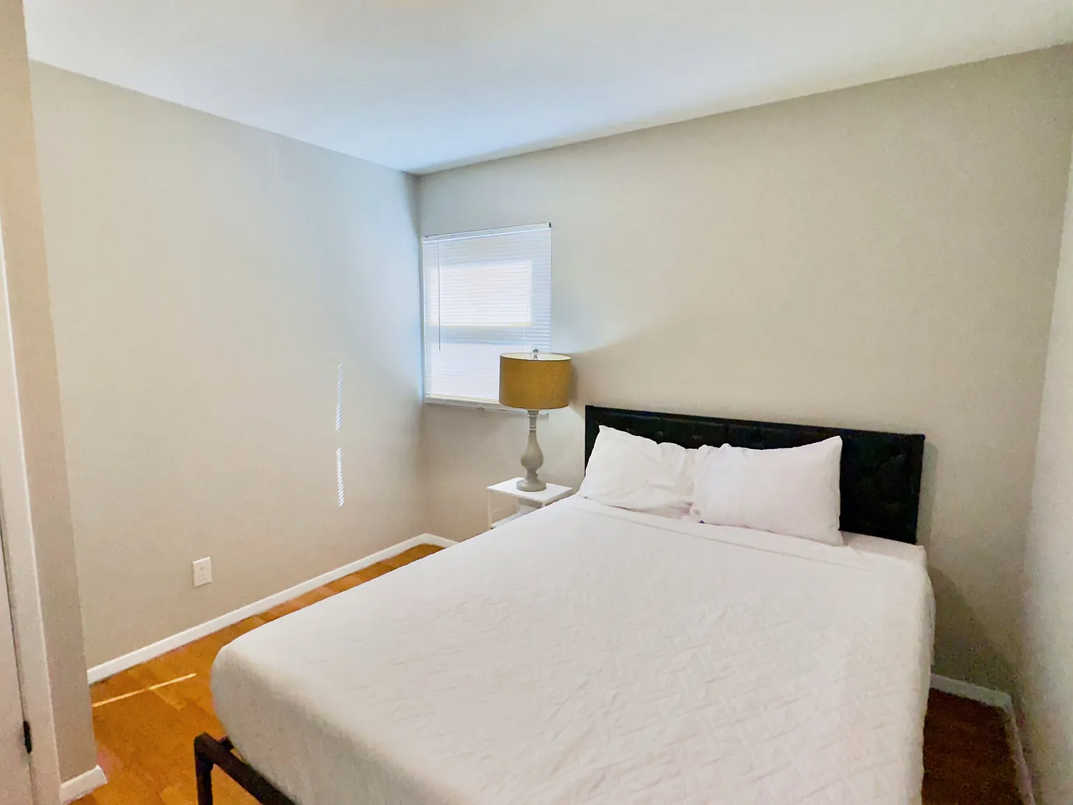 4 bed, 2.0 bath, 1800 sqft, $1,001 — Photo 2