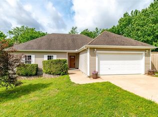 2837 N Boxwood Dr, Fayetteville, AR 72703