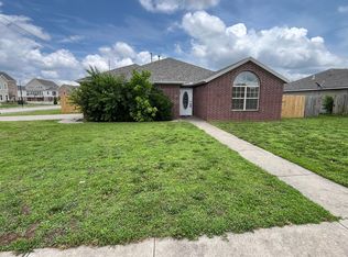 201 Willow Dr, Centerton, AR 72719