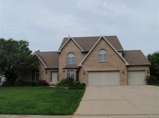 1916 Crimson Ln, Bloomington, IL