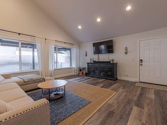 4th image of 1824 E Gaviota Ct