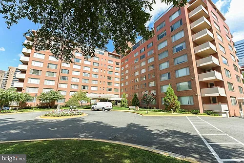 1111 Arlington Blvd #815 Photo 1
