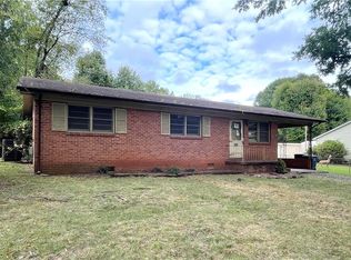 714 Roach St, Mayodan, NC 27027