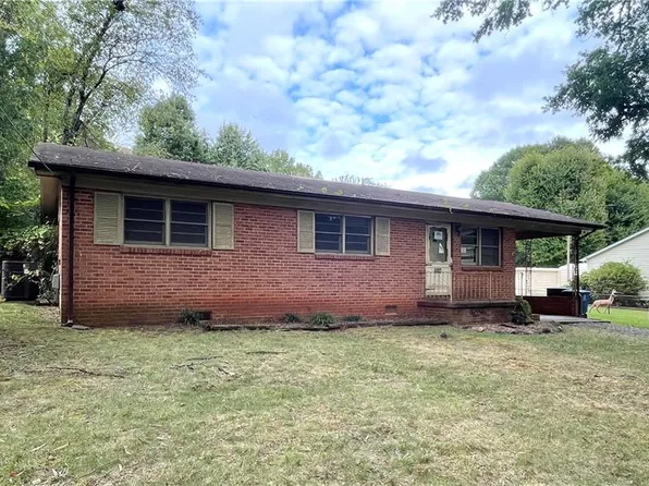 714 Roach St, Mayodan, NC 27027