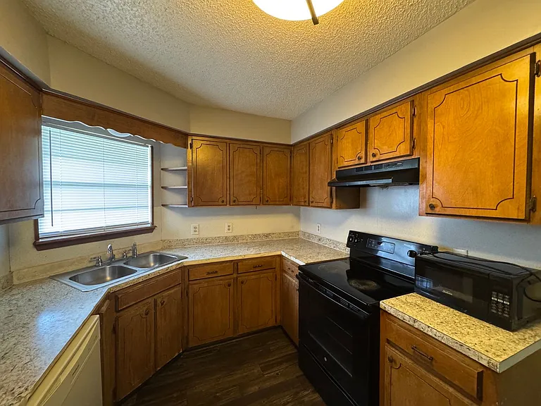 104 Hillside Dr — Photo 6