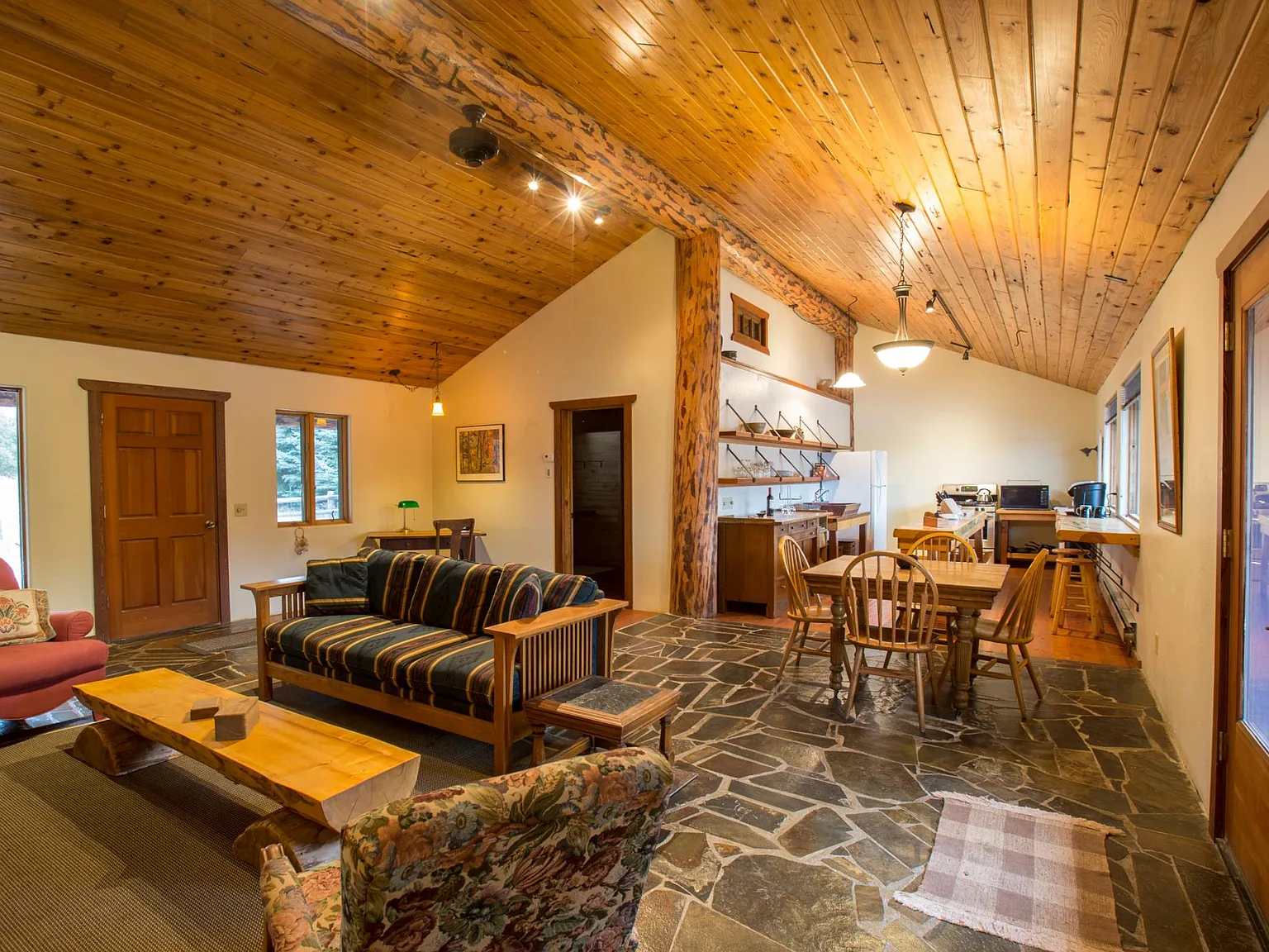 598 Eastman Drive — Photo 2