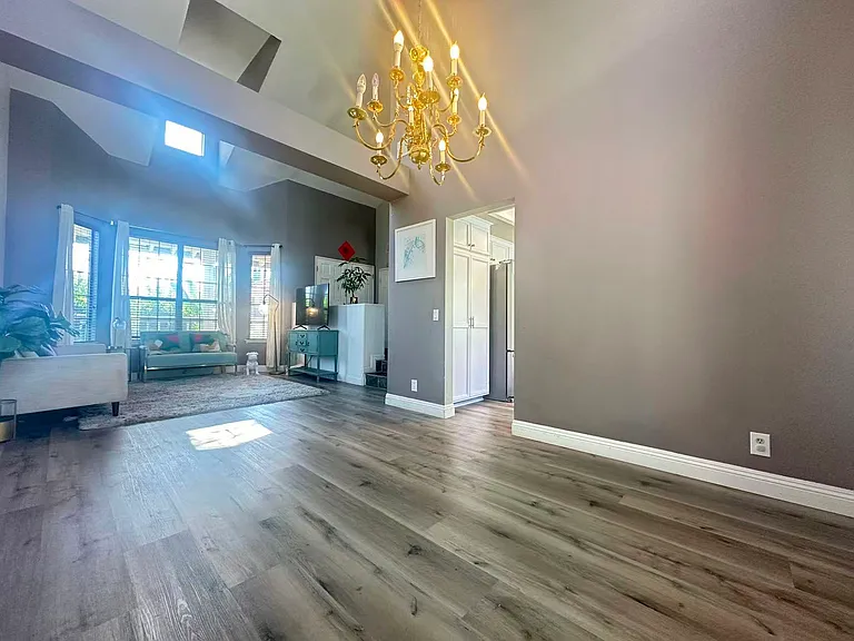2210 S Autumn Ln — Photo 3