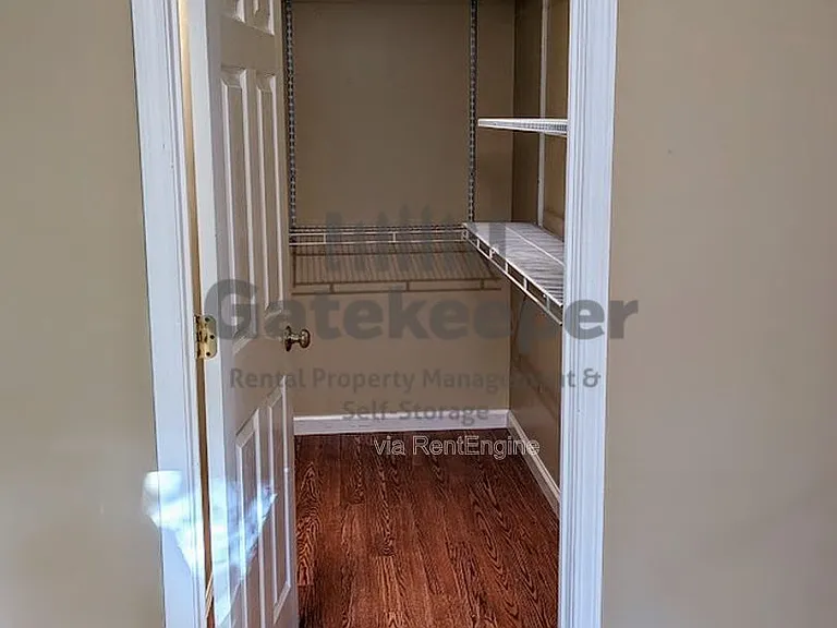 1096 Boone Rd — Photo 16