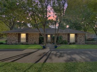 111 Oak Creek Ln, Red Oak, TX 75154