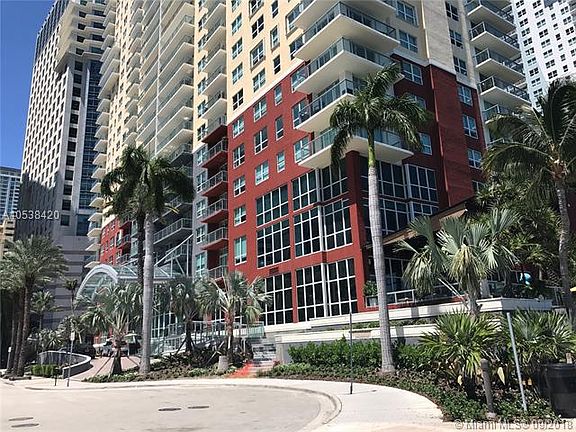 Corner 3Bd/2ba condo with an awesome water view!