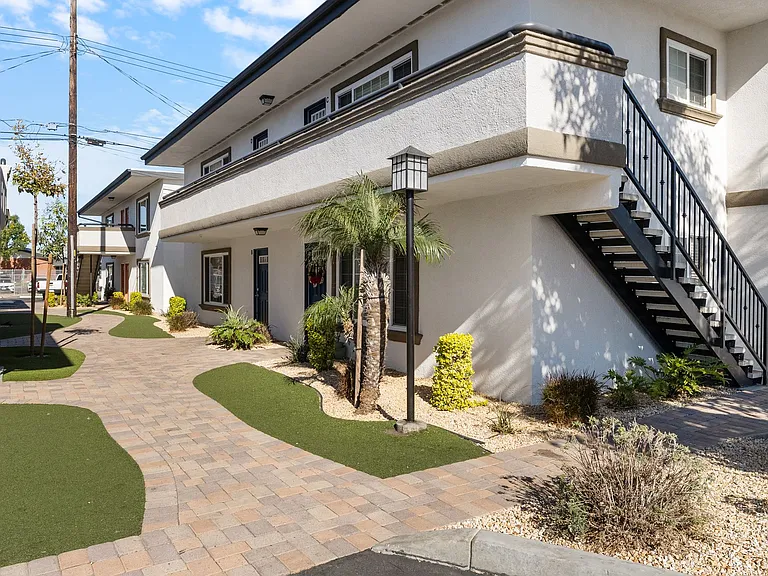 Pointe Pacific Apartment Homes — Photo 16