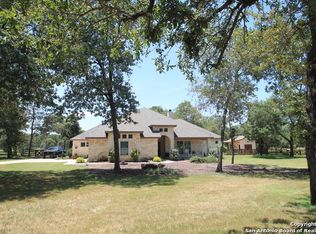 415 Rosewood Dr, La Vernia, TX 78121