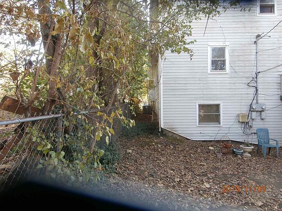 5th image of 714 W Wylie St
