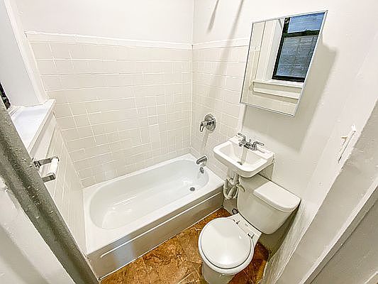 3rd image of 359 E 138th St #5Y
