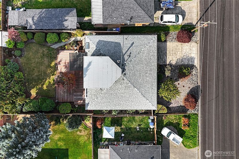 3rd image of 616 13th St SW