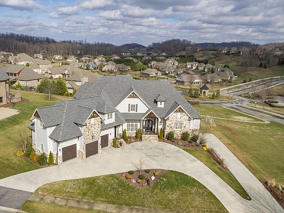 5th image of 2932 Highland Grove Dr