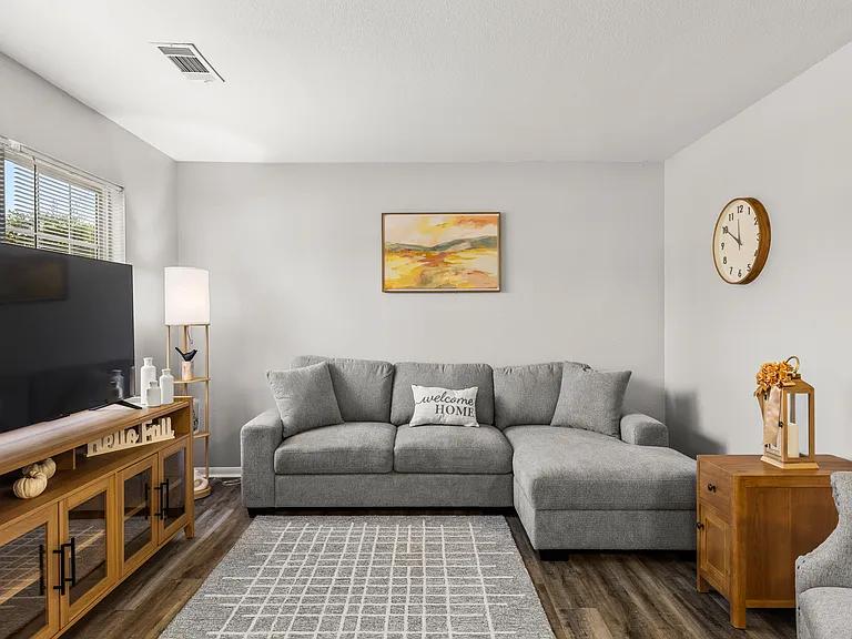Sunset Pointe Apartments — Photo 35